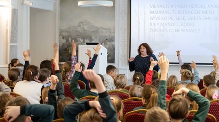 Bibliotekoje svečiavosi rašytoja Neringa Vaitkutė